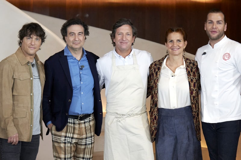 Los jueces de MasterChef con el chef Diego Muñoz y el diseñador Eduardo Navarrete