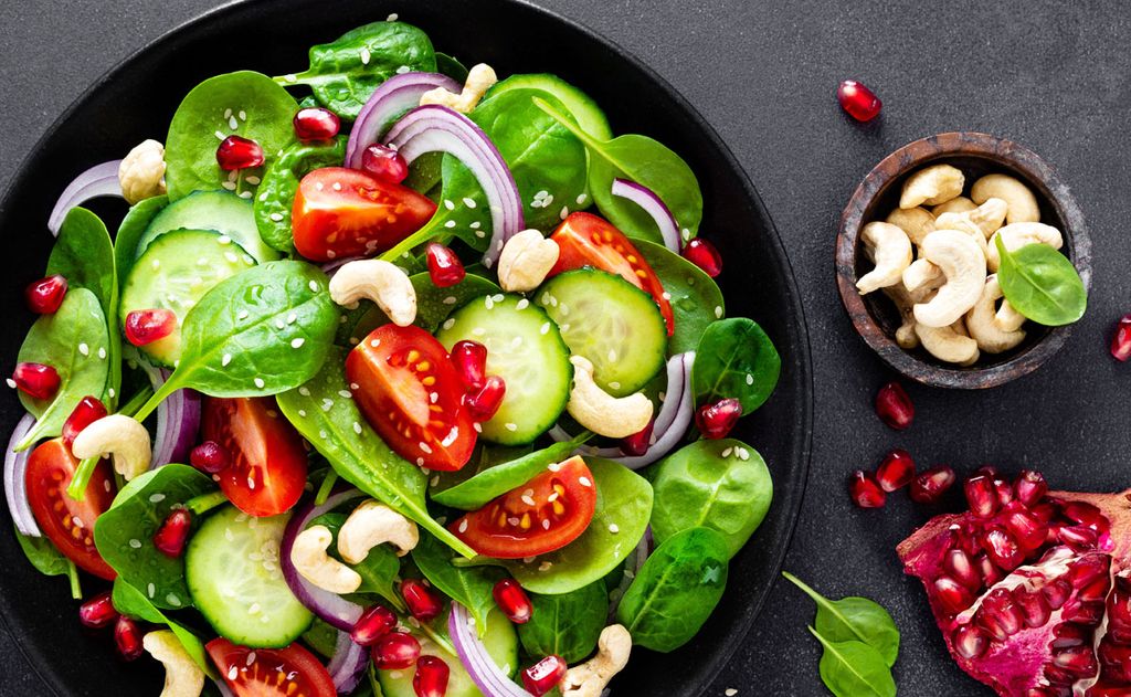 Frutos secos: ¿por qué es buena idea añadirlos a tus ensaladas veraniegas?