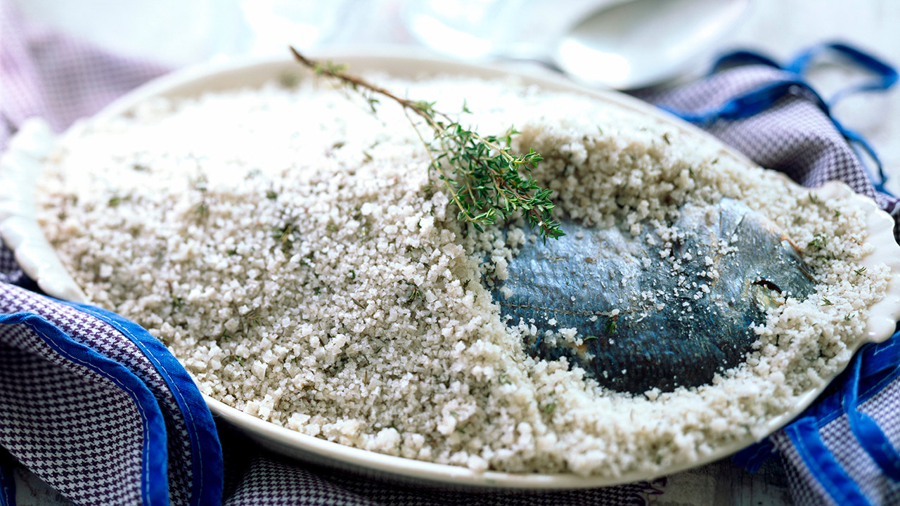 ¿Qué sal utilizar para hacer pescados a la sal?