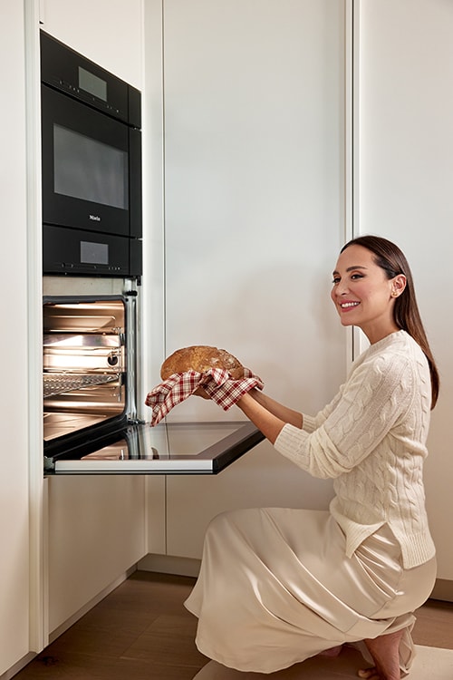 El horno sin tirador de Miele es un indispensable en la cocina de Tamara Falcó
