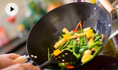 Vídeo-recetas en un minuto: Fácil, sano, sabroso… ¿te apetece un 'wok' de verduras?