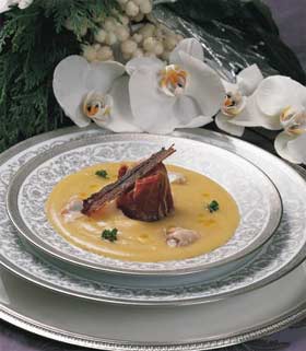 Sopa de ostras con puerros y rulo de ibérico con crema montada de patata