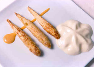 Espárragos blancos fritos y mayonesa tibia