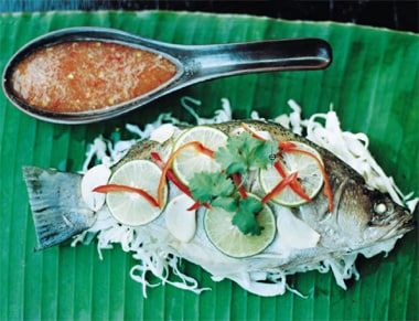 Pla neung manao (pescado al vapor con lima)