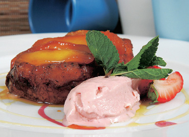 Torrijas con manzana caramelizada y almíbar de ron