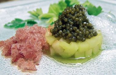 Manzana con caviar y aire de cítrico