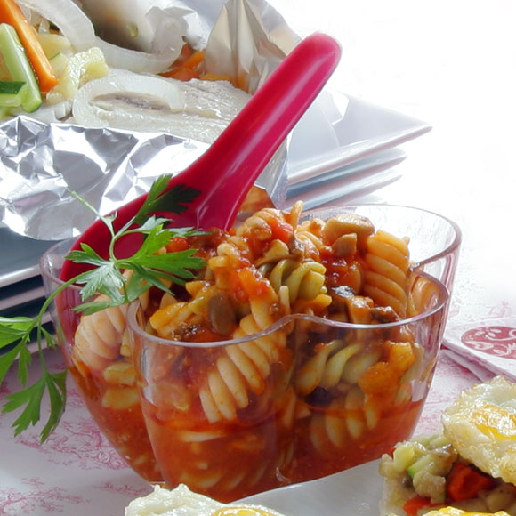 Pasta de colores con salsa boloñesa y berenjena