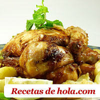 Pollo al curry con nueces, coco y ciruelas pasas