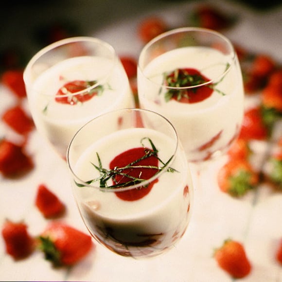 Copa de fresas con yogur y vinagre balsámico