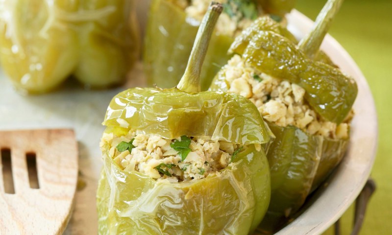 Pimientos verdes rellenos de anchoas