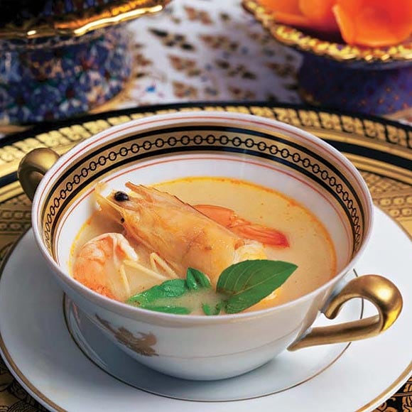 'Tom yam khung' (sopa picante de gambas con limoncillo)