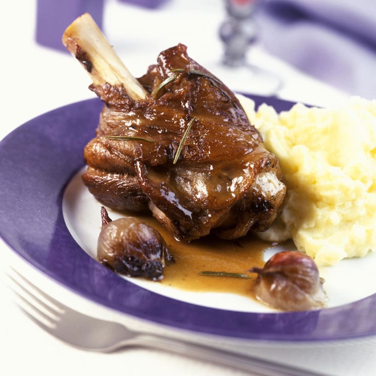 Cordero asado con salsa dulce de guindilla
