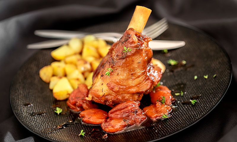 Cordero asado con orejones y jarabe de granada