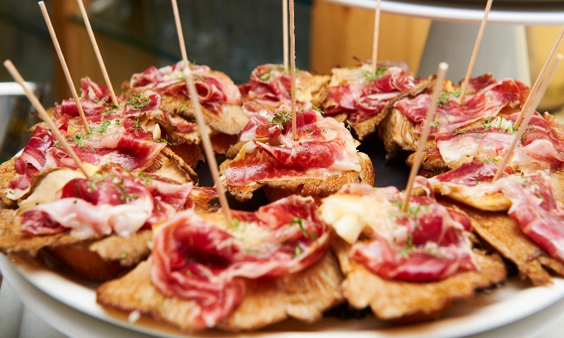 Tostas de queso con jamón