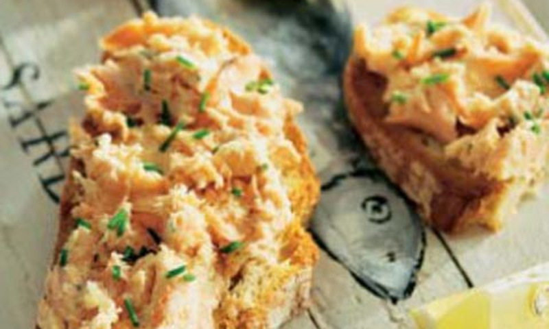 Tostas de paté de sardinas 