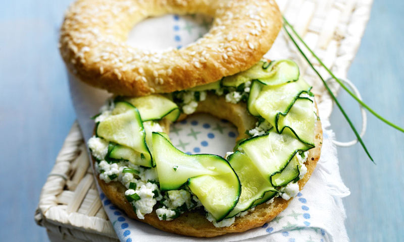 'Bagel' con queso y calabacín