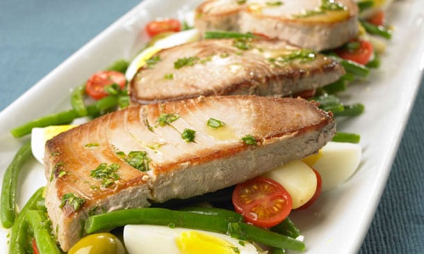 Filetes de atún a la plancha con ensalada de judías verdes Filetes de atún a la plancha con ensalada de judías verdes