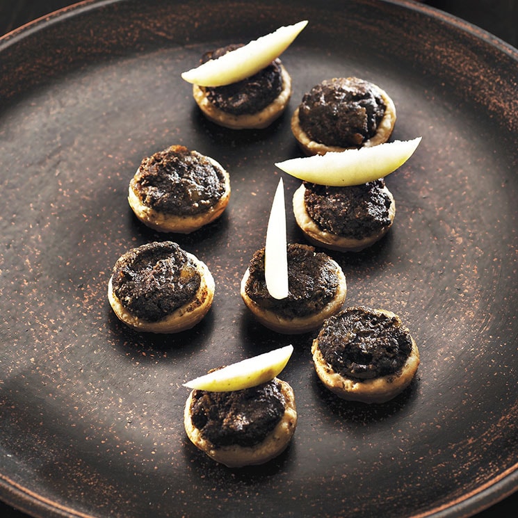 Tartaletas de morcilla con compota de manzana