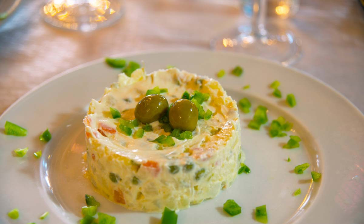 Timbal de ensaladilla rusa