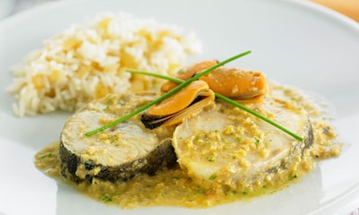 Bacalao con salsa de mejillones y arroz basmati