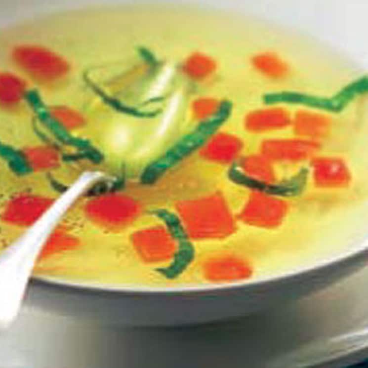 Sopa fría de tomate y albahaca al jerez