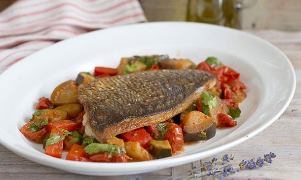 Dorada con verduras rehogadas