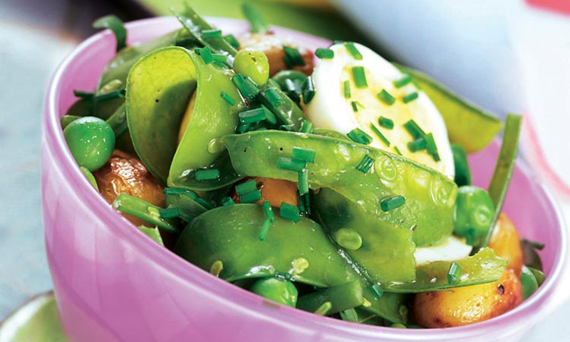 Ensalada verde con cachelos y huevo cocido