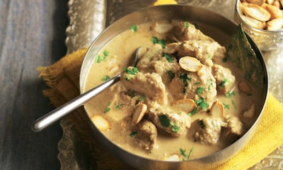 Curry cremoso de pollo con almendras