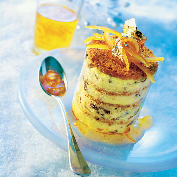 Milhojas helado con pasas y pan de especias