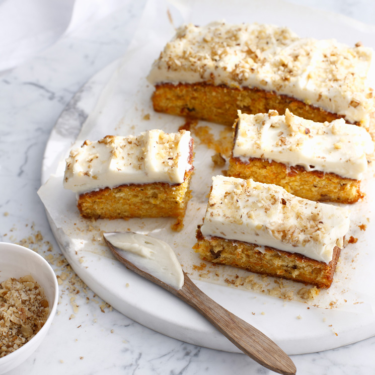 Pastel de zanahoria con cobertura de crema de queso a la vainilla