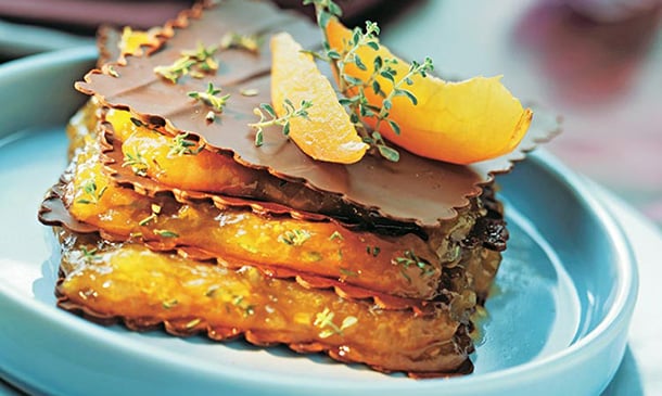 Milhojas con chocolate y melocotón Milhojas con chocolate y melocotón