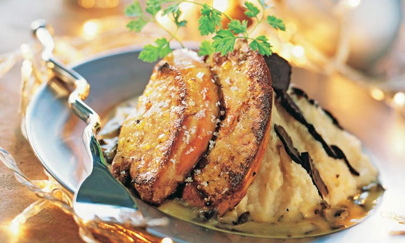 Escalopes de foie gras con puré trufado