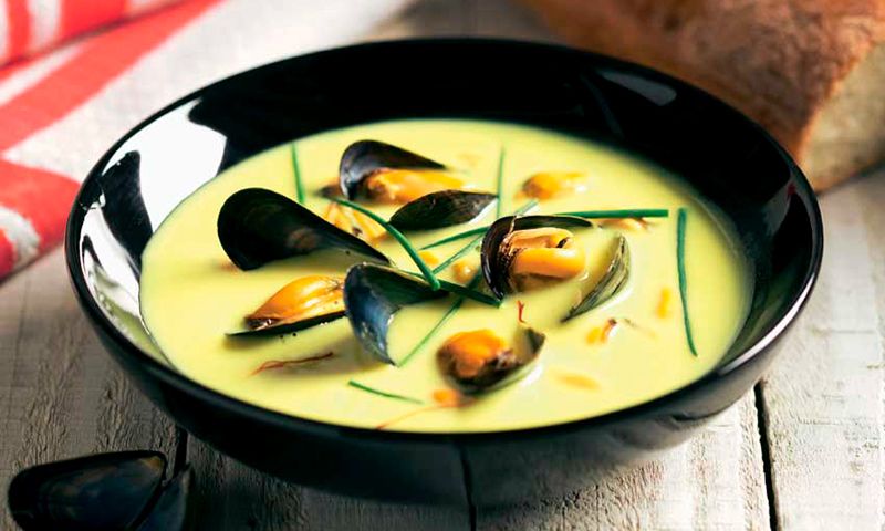 Crema de mejillones con azafrán y cebollino