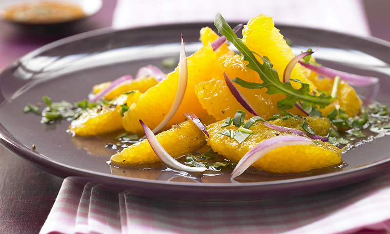 Ensalada de naranja con cebolla morada