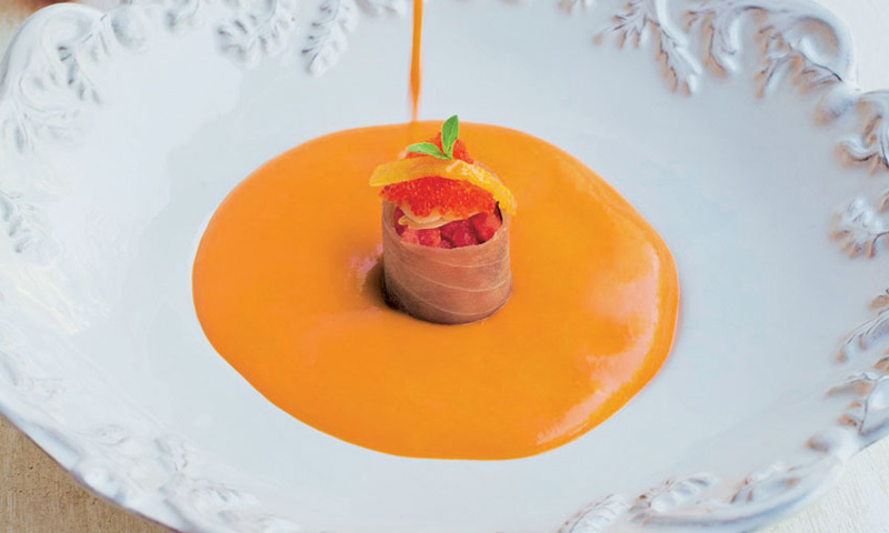 Gazpacho de tomatitos cherry con tartar de salmón