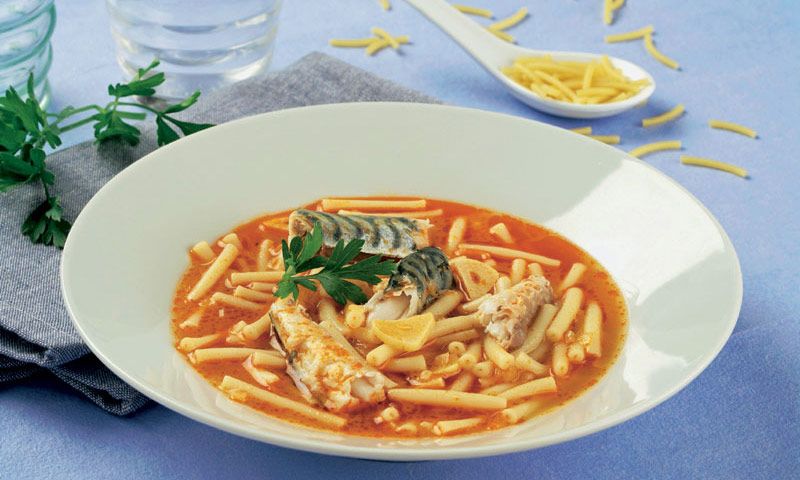 Verdel con fideos gruesos