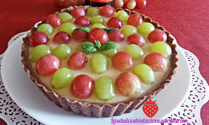 Tarta de uvas y crema de vino dulce