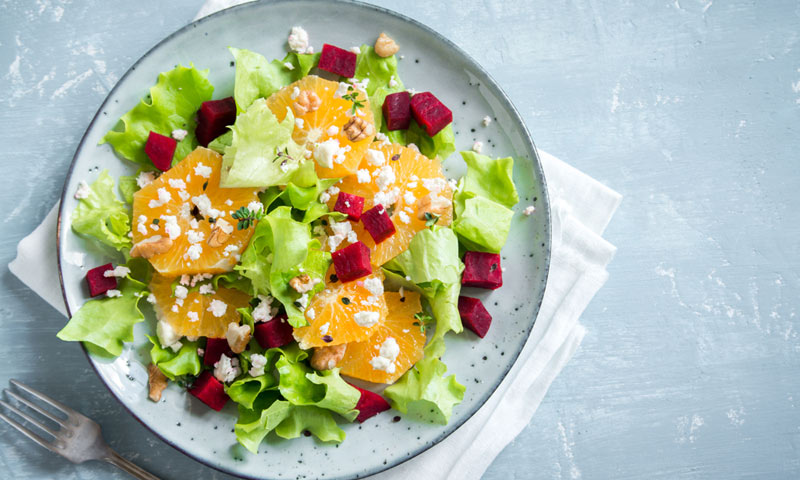 Ensalada de naranjas con nueces y requesón