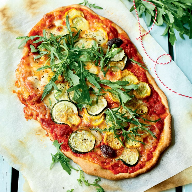 'Pizza' con rúcula y calabacines