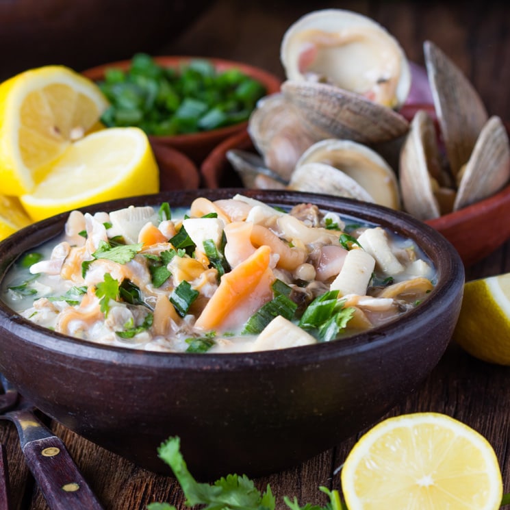 Ceviche tibio de corvina y marisco