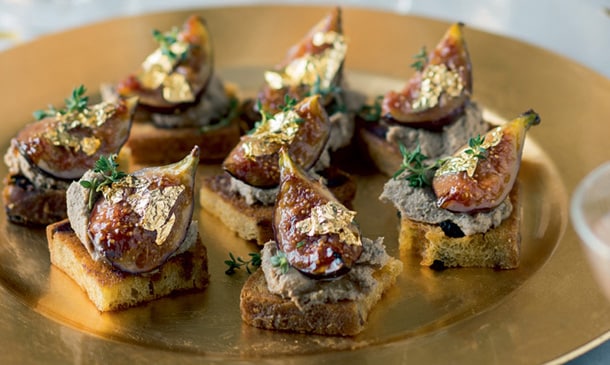 Tostas de 'foie' con higos caramelizados y pan de oro Tostas de 'foie' con higos caramelizados y pan de oro