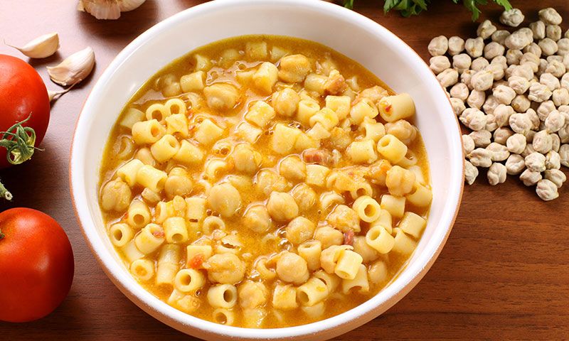 Potaje de garbanzos con pasta