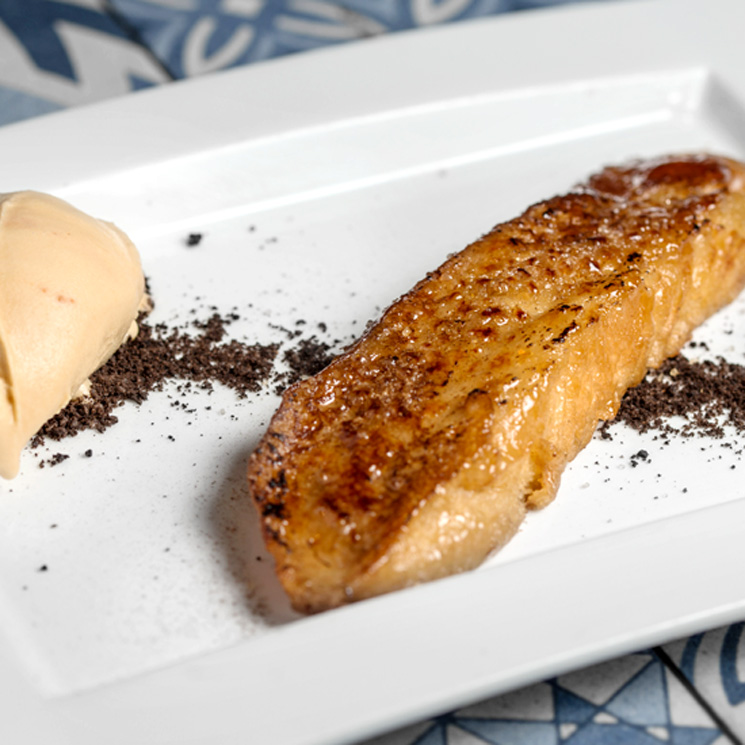 Torrija de ‘Baileys’ con helado de galleta