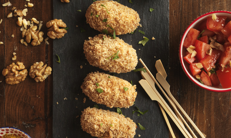 Croquetas de pollo, curry y nueces