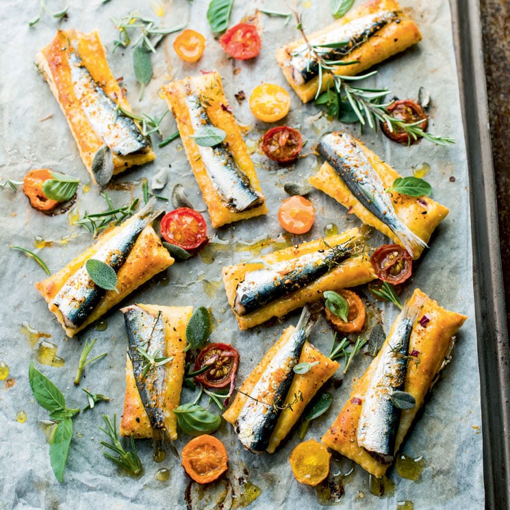 Hojaldres de sardinitas con tomatitos