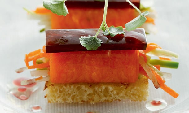 Canapés de verduras con gelatina de remolacha Canapés de verduras con gelatina de remolacha
