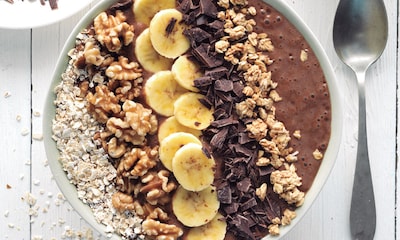 'Smoothie bowl' de cacao, plátano y nueces