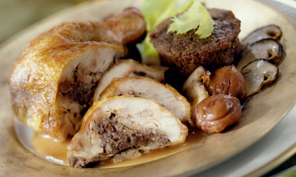 Pollo relleno de boletus con timbal de castañas Pollo relleno de boletus con timbal de castañas