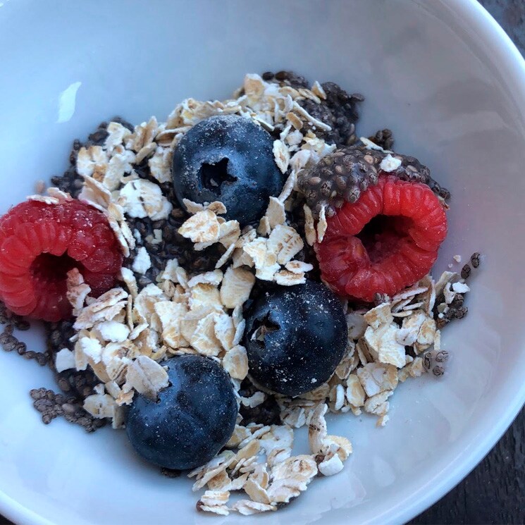 Bol de semillas de chía y avena antioxidante Bol de semillas de chía y avena antioxidante