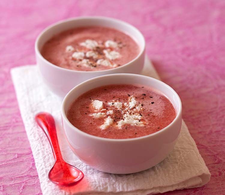 Gazpacho de sandía y fresa con queso feta